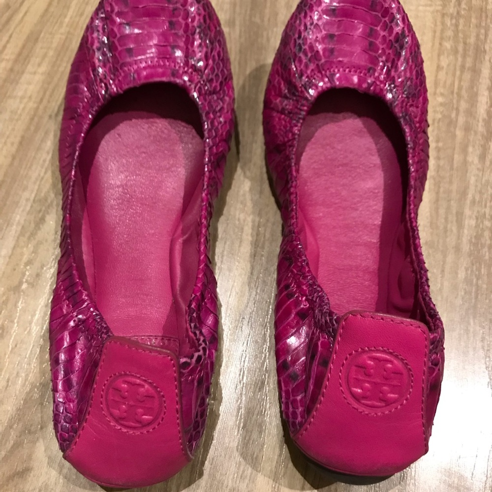Gently worn Tory Burch Eddie Snake Flats